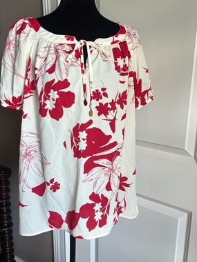 Sara Michelle Cream Top with Red Floral Print